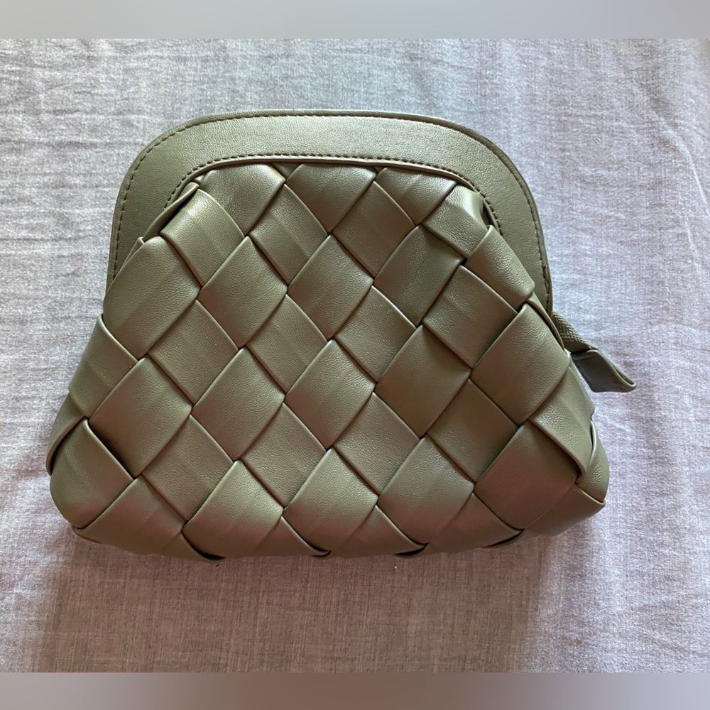 Green crossbody bag